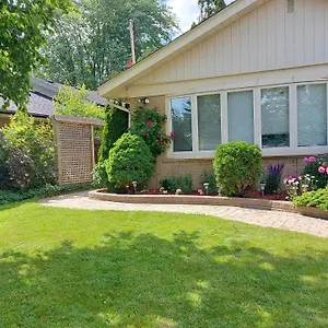 Apartment Private Close To Airport Pearson, Toronto