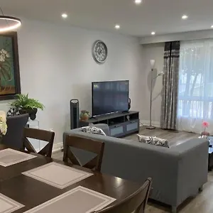 Apartment Spectacular 3 Bedroom 2 Wr House - Close To Airport, Toronto