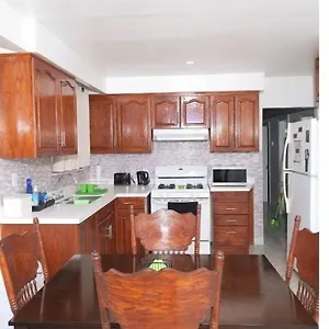 Holiday home Raised Bungalo, Toronto