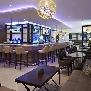 Airport Marriott Отель