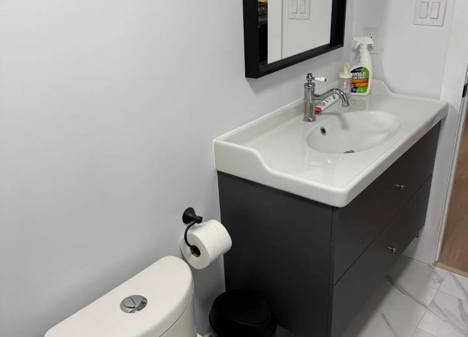Spacious Room03, Airport, Free Pkg, Sep Entrance, New Reno, Shared Bathroom Toronto 0*,  Canada